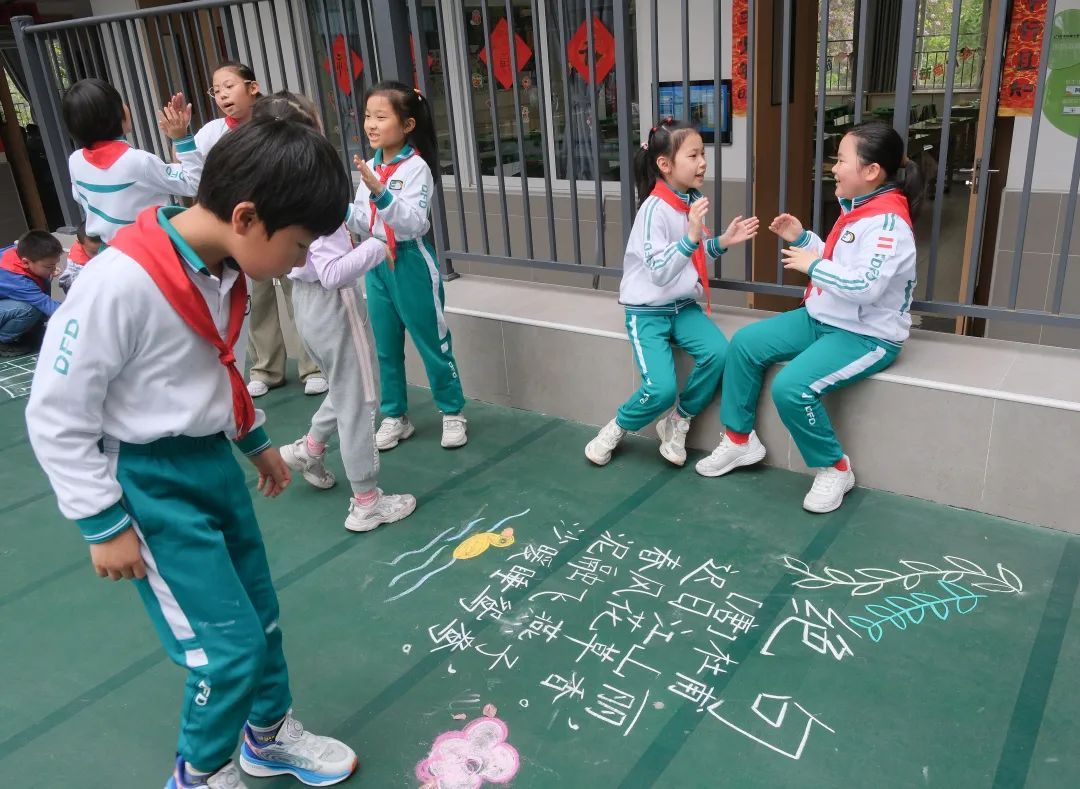 “每天一节体育课”后,广州有语文、数学老师“变身”体育老师 “每天一节体育课”后,广州有语文、数学老师“变身”体育老师