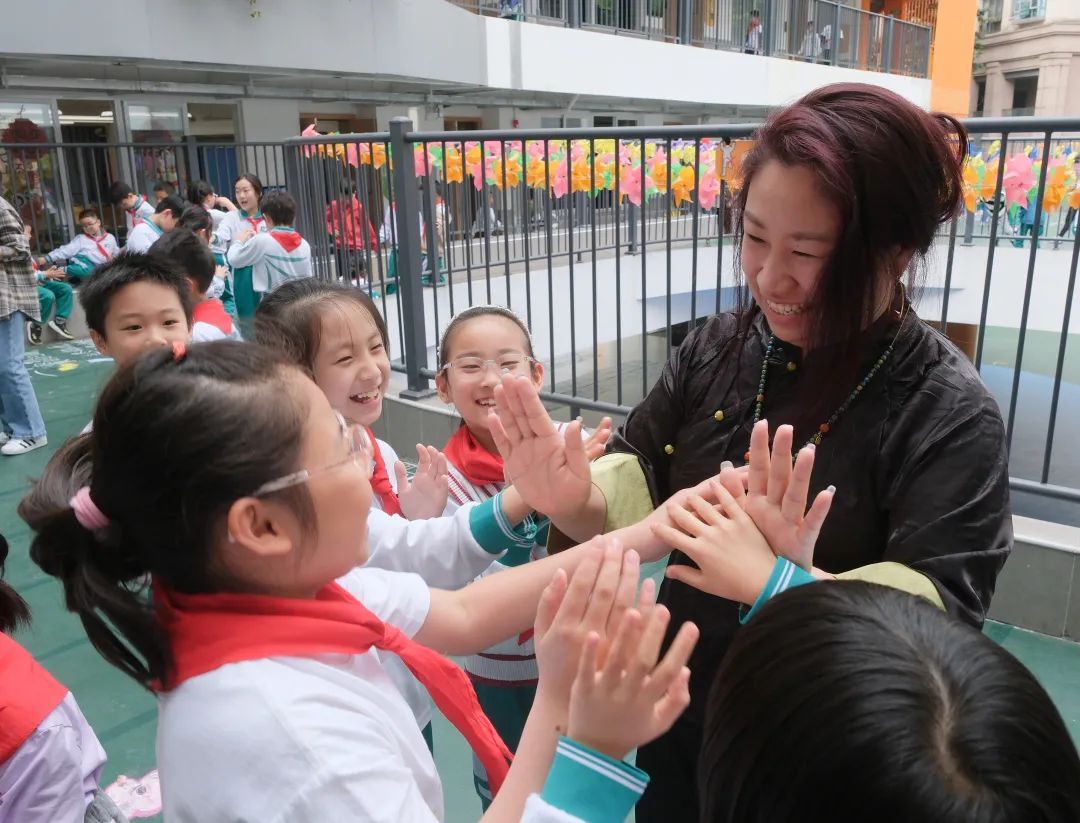 “每天一节体育课”后,广州有语文、数学老师“变身”体育老师 “每天一节体育课”后,广州有语文、数学老师“变身”体育老师