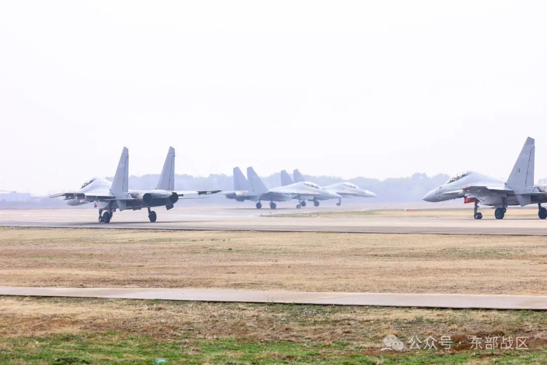 极端环境，战机展开云海搏杀