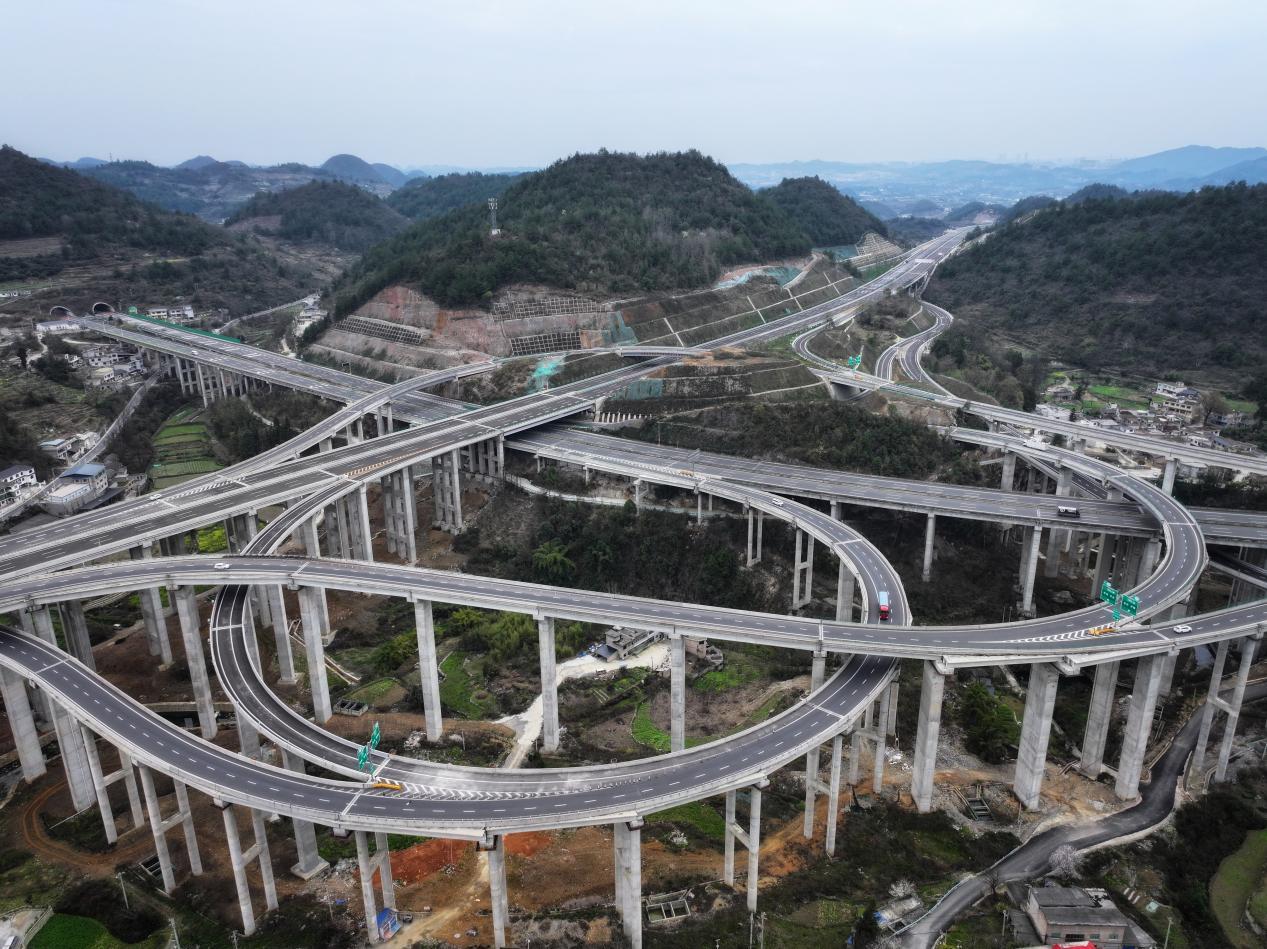 双向八车道！贵阳至黄平高速公路延伸段今日通车