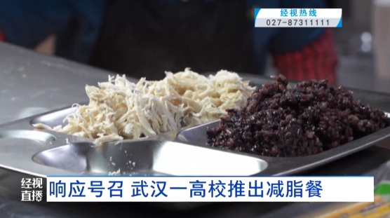 窗口排满了师生，湖北这个高校食堂火了……