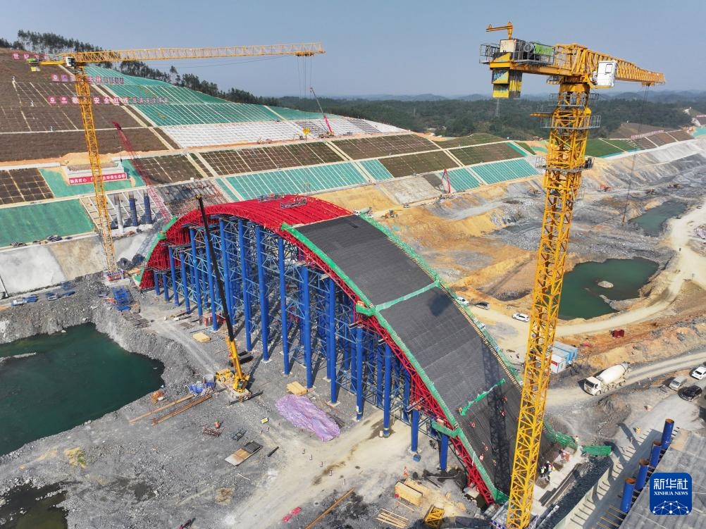 广西平陆运河专用动物通道桥完成主桥拱座施工 广西平陆运河专用动物通道桥完成主桥拱座施工