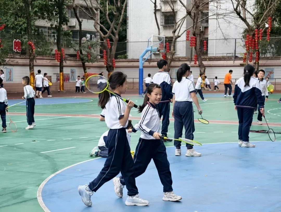 “每天一节体育课”后,广州有语文、数学老师“变身”体育老师 “每天一节体育课”后,广州有语文、数学老师“变身”体育老师