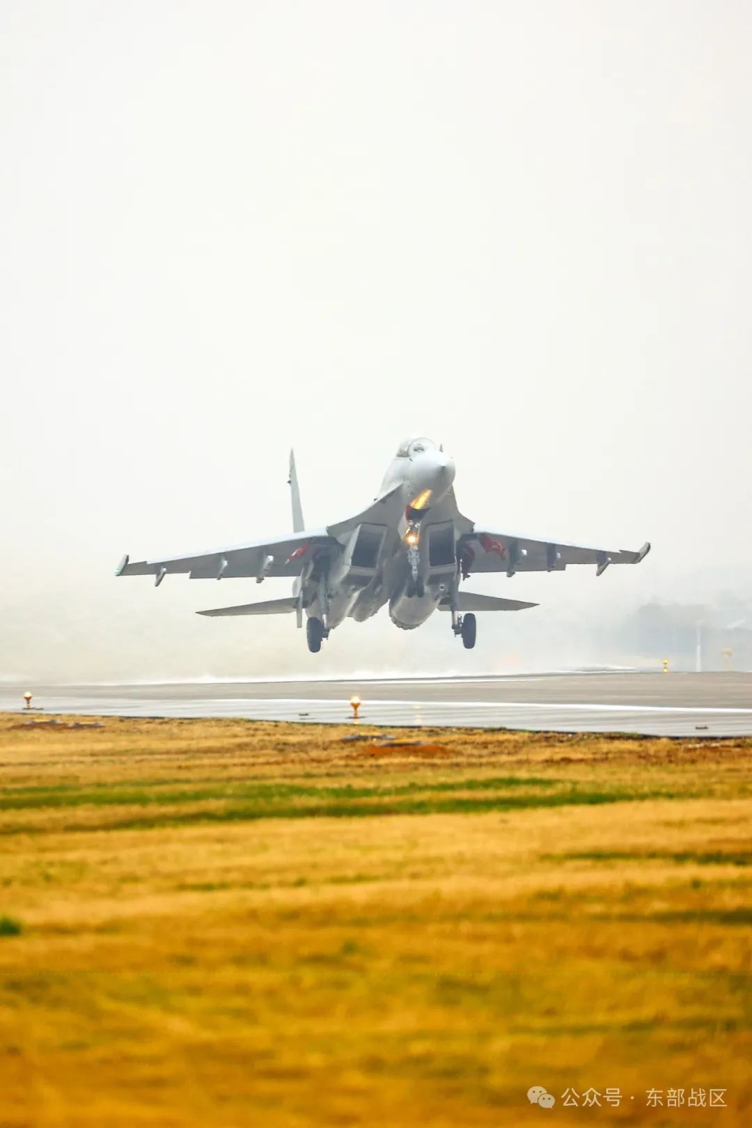 极端环境，战机展开云海搏杀