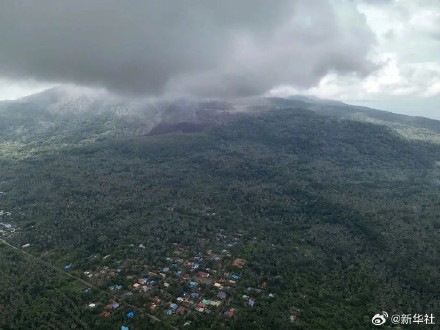 印尼东部火山喷发灰柱高8000米