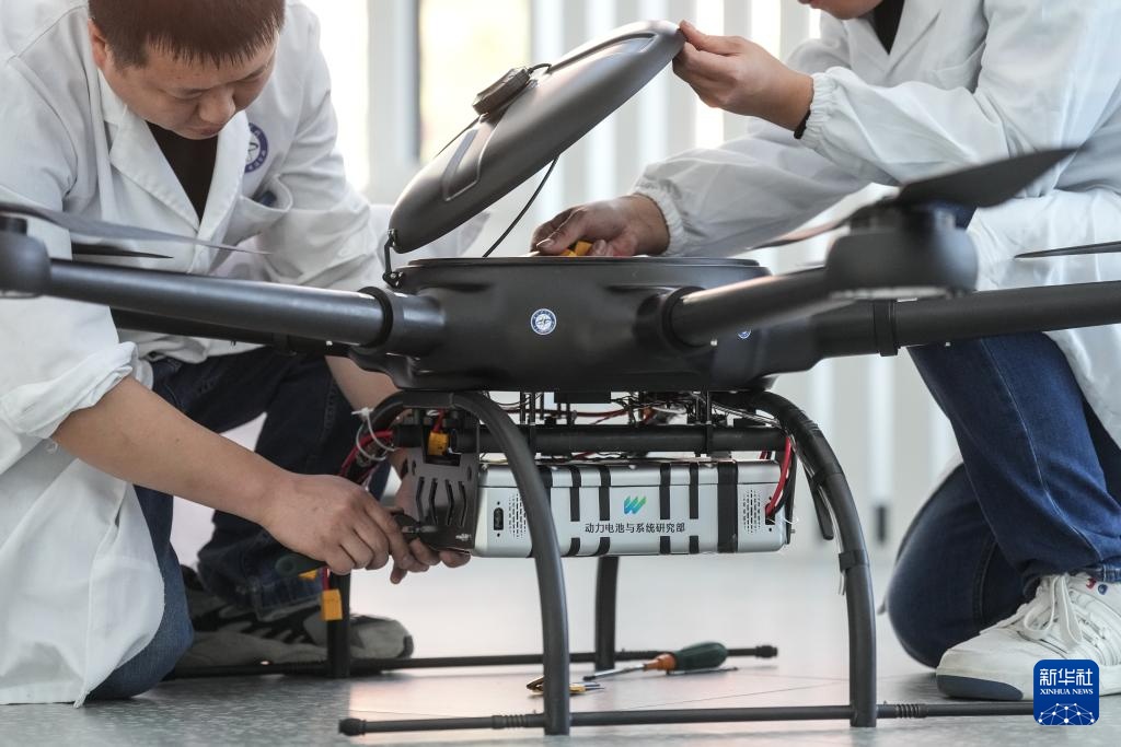 新华全媒+丨超低温高比能锂电池为无人机低温飞行保动力 新华全媒+丨超低温高比能锂电池为无人机低温飞行保动力