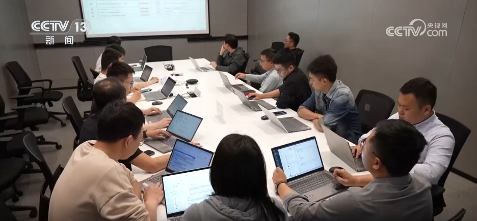 人才需求旺、“大礼包”诚意足……多地春招现场上演花式“抢人大战” 人才需求旺、“大礼包”诚意足……多地春招现场上演花式“抢人大战”