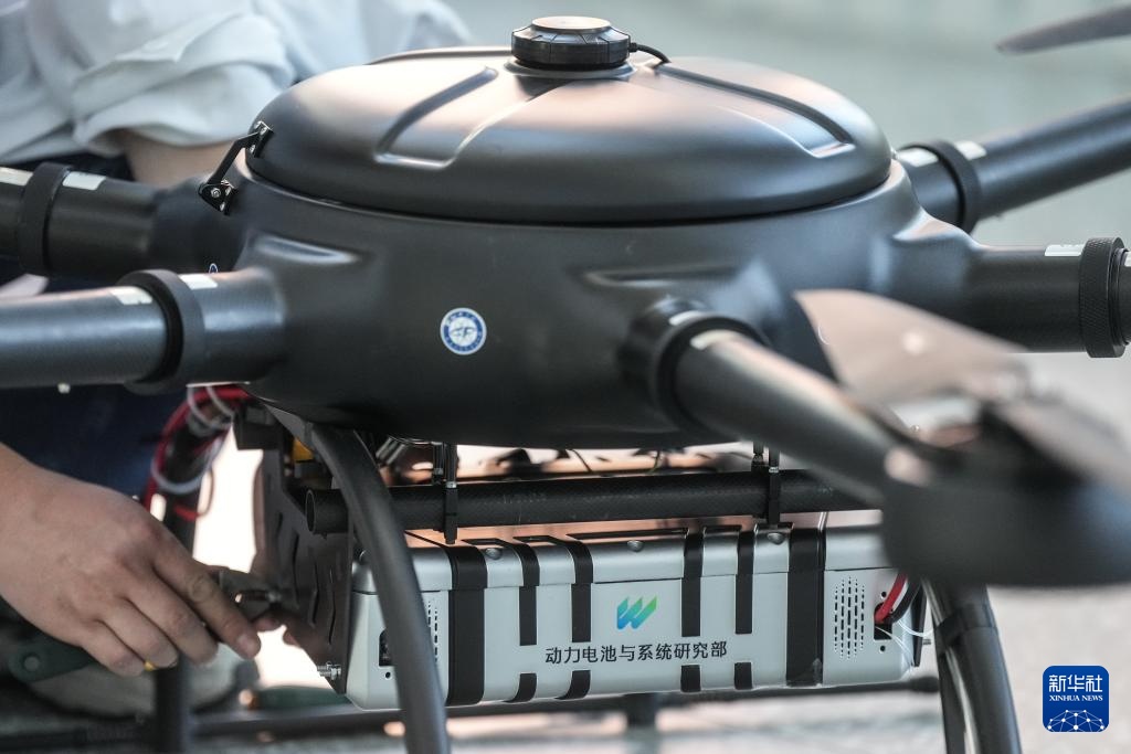 新华全媒+丨超低温高比能锂电池为无人机低温飞行保动力 新华全媒+丨超低温高比能锂电池为无人机低温飞行保动力