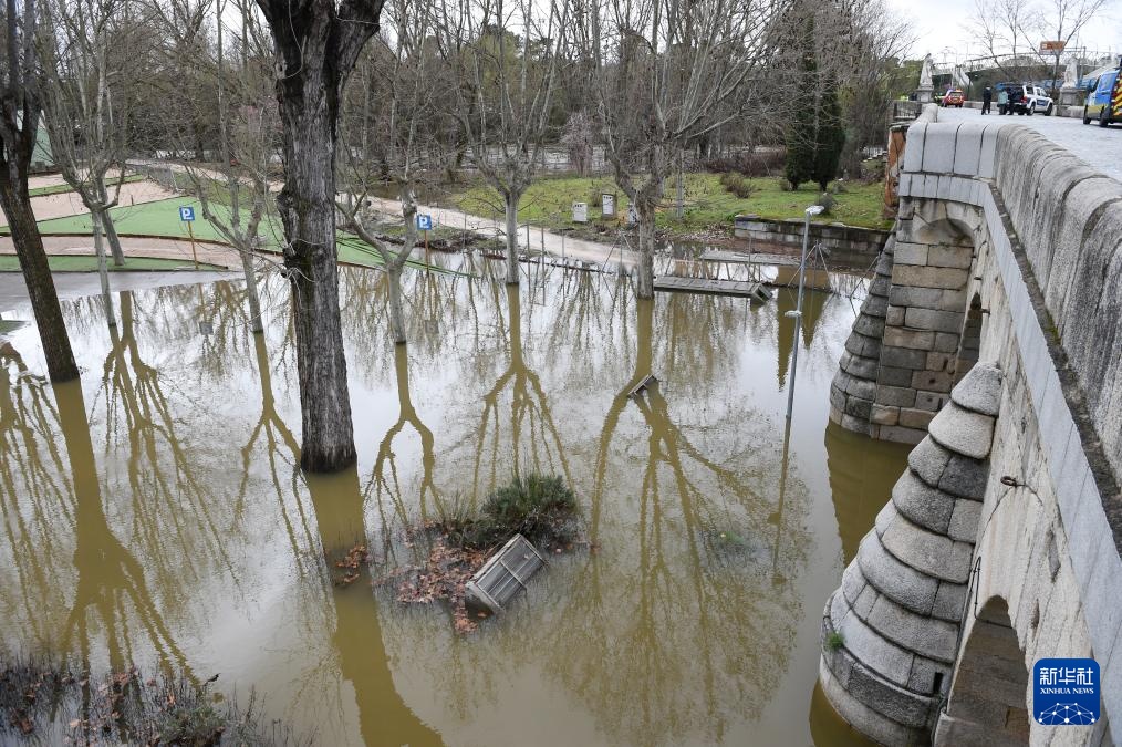 连续降雨致西班牙首都马德里面临水患风险