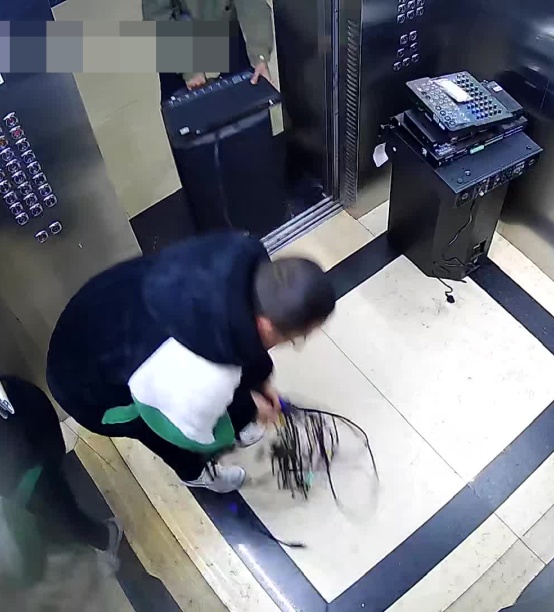 “蚂蚁搬家”式盗窃你见过吗？搬空一层楼的那种