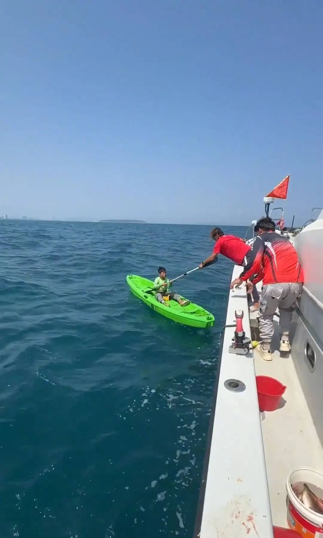 从赤岭漂到三亚！男孩出海钓鱼不小心睡着,万幸被海钓者及时发现救起！