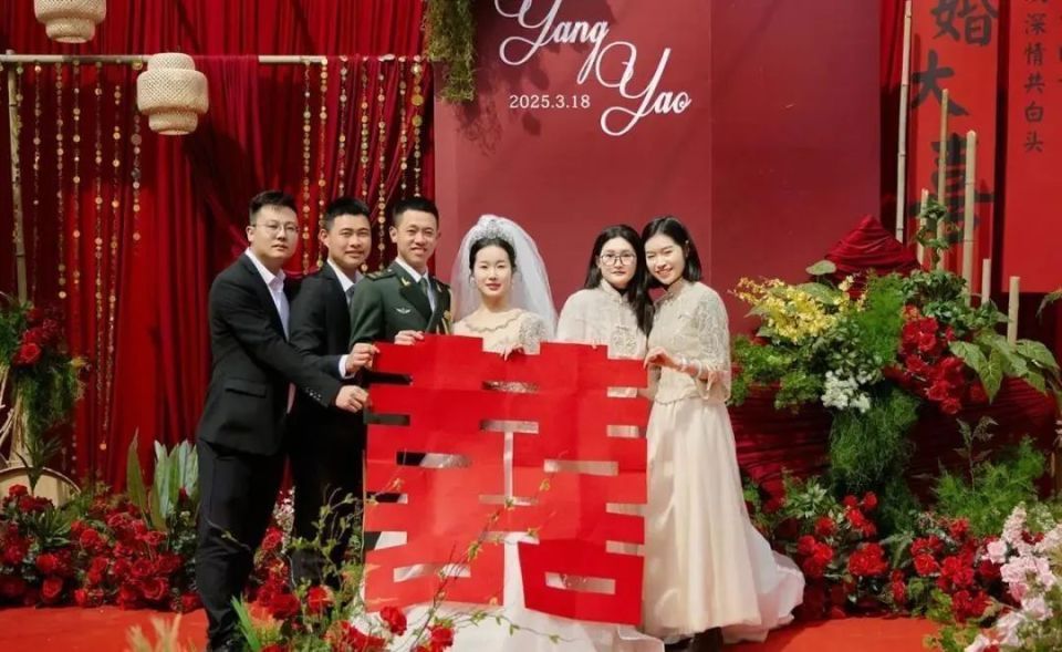 从邻居成为夫妻，他们结婚了！网友：这是真正的门当户对