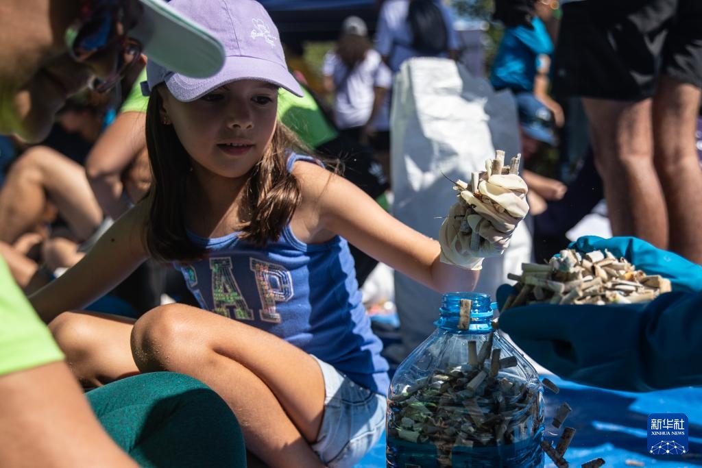 世界水日:巴西里约开展清洁海滩行动 世界水日:巴西里约开展清洁海滩行动