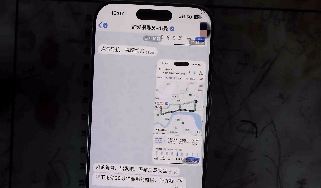 海宁一男子为了“约爱”,竟把8万元现金挂上了无人机…… 海宁一男子为了“约爱”,竟把8万元现金挂上了无人机……