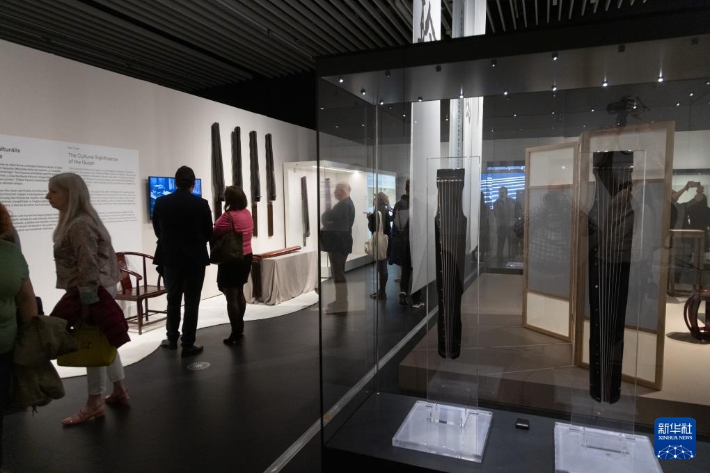 重庆中国三峡博物馆藏古琴展在匈牙利开幕