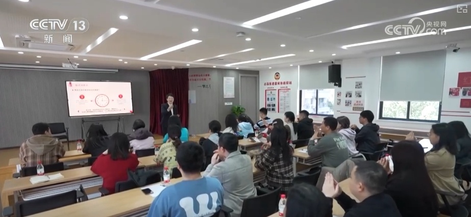 “精准匹配+AI政策解答+免费住宿” 贴心服务“护航”高校毕业生更好就业