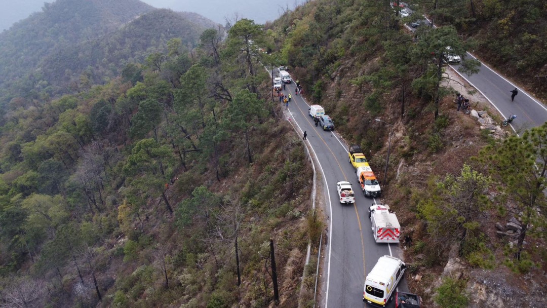 墨西哥一客车坠崖,12人死亡 墨西哥一客车坠崖,12人死亡