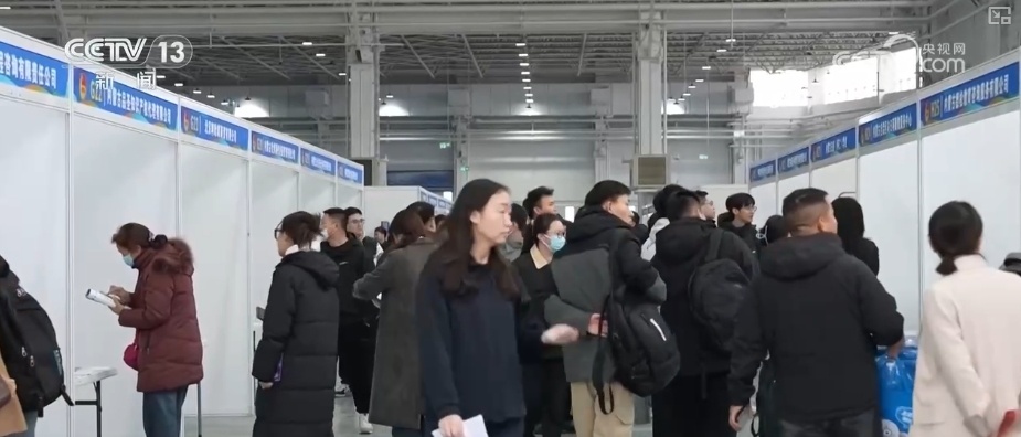 “精准匹配+AI政策解答+免费住宿” 贴心服务“护航”高校毕业生更好就业