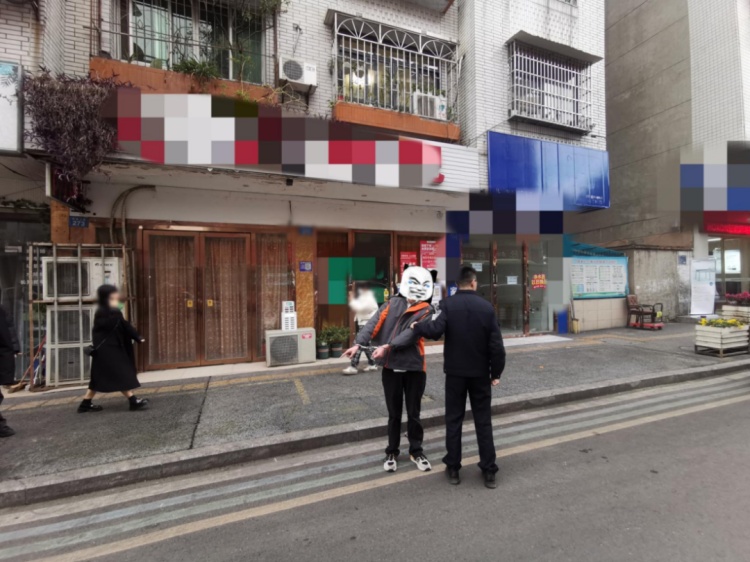 “缩骨功”再现江湖！男子这一行为“惊呆”民警