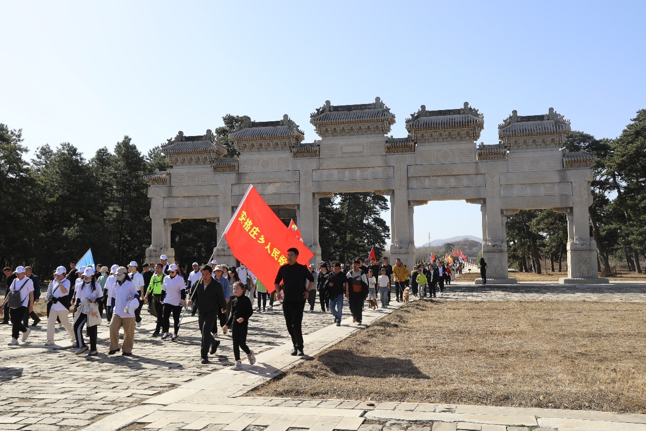 河北易县:骑行徒步赏春色 共享户外运动乐趣 河北易县:骑行徒步赏春色 共享户外运动乐趣