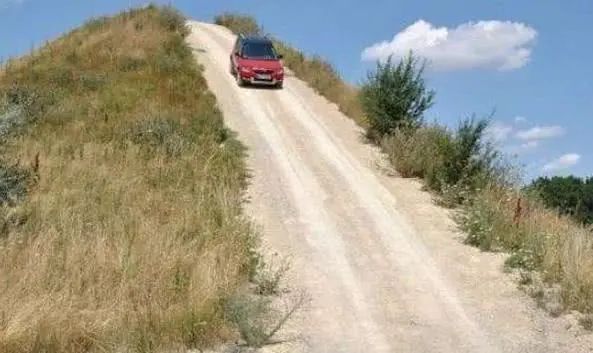 涨知识!不同路况下的正确刹车法 涨知识!不同路况下的正确刹车法