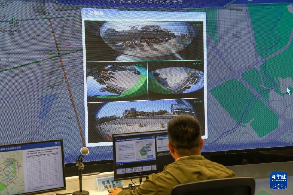 新华全媒+丨机器人出动!人工智能为城市环卫按下“加速键” 新华全媒+丨机器人出动!人工智能为城市环卫按下“加速键”