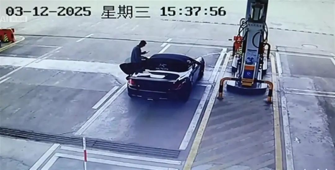 男子开百万保时捷加油后逃单,拘留8日! 男子开百万保时捷加油后逃单,拘留8日!