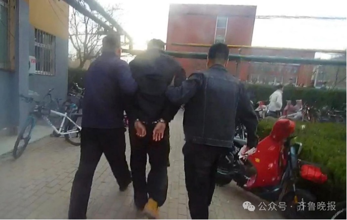 抓!多地出现“假孙子”,警方提醒→ 抓!多地出现“假孙子”,警方提醒→