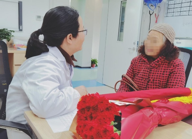 每天喝两包“美白”，20天后全身变黄铜色！专家紧急叫停