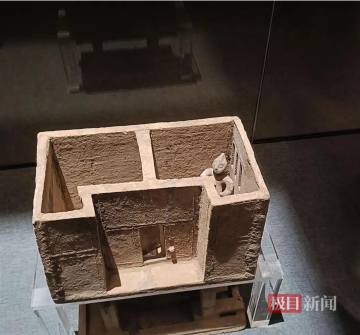 文物撞脸奥特曼!博物馆回应:汉代的,确实挺像 文物撞脸奥特曼!博物馆回应:汉代的,确实挺像