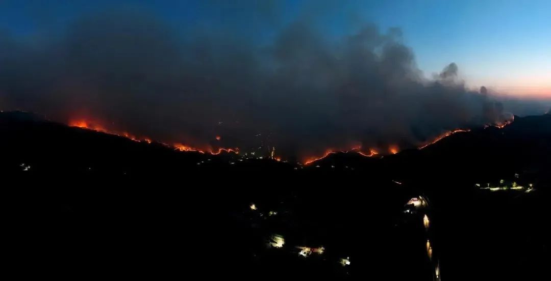 已致4名消防员遇难!多地进入“灾难状态” 已致4名消防员遇难!多地进入“灾难状态”