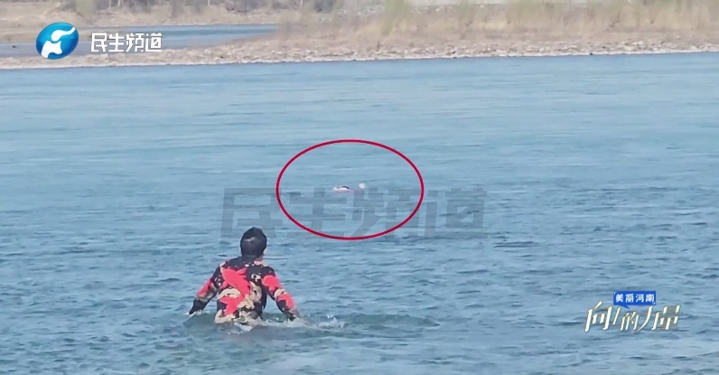 直接下跪！5岁女童家人泪崩，终于找到了！