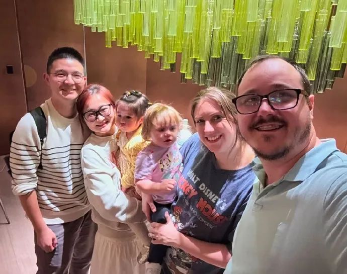 两张照片，全球刷屏！中美家庭见面了