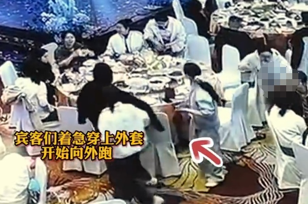 婚礼进行到一半，一群人集体“跑了”？