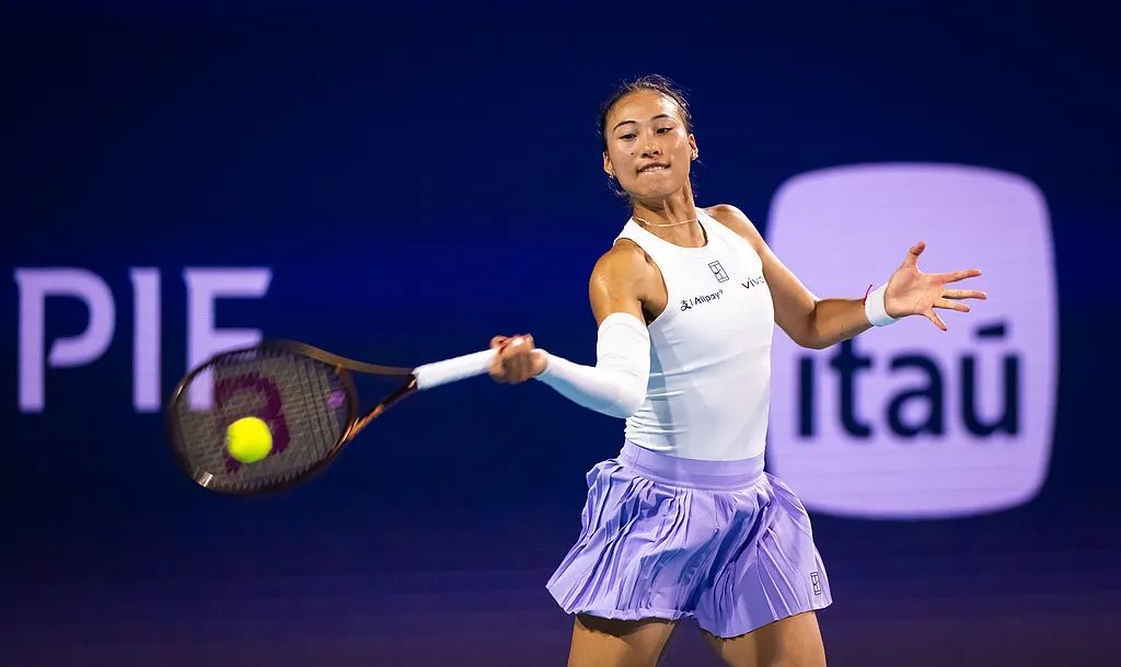 6连败！郑钦文，又输给萨巴伦卡了