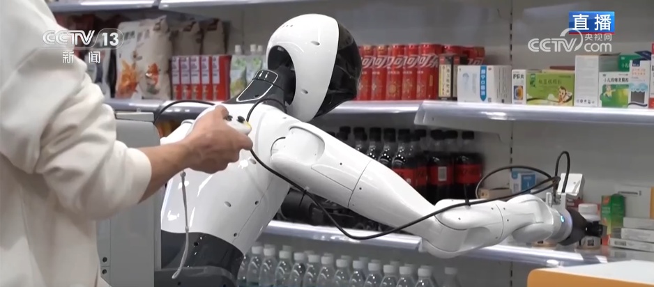 打太极、侧空翻、踢球……“技能学校”生源不断 解锁更多机器人新本领