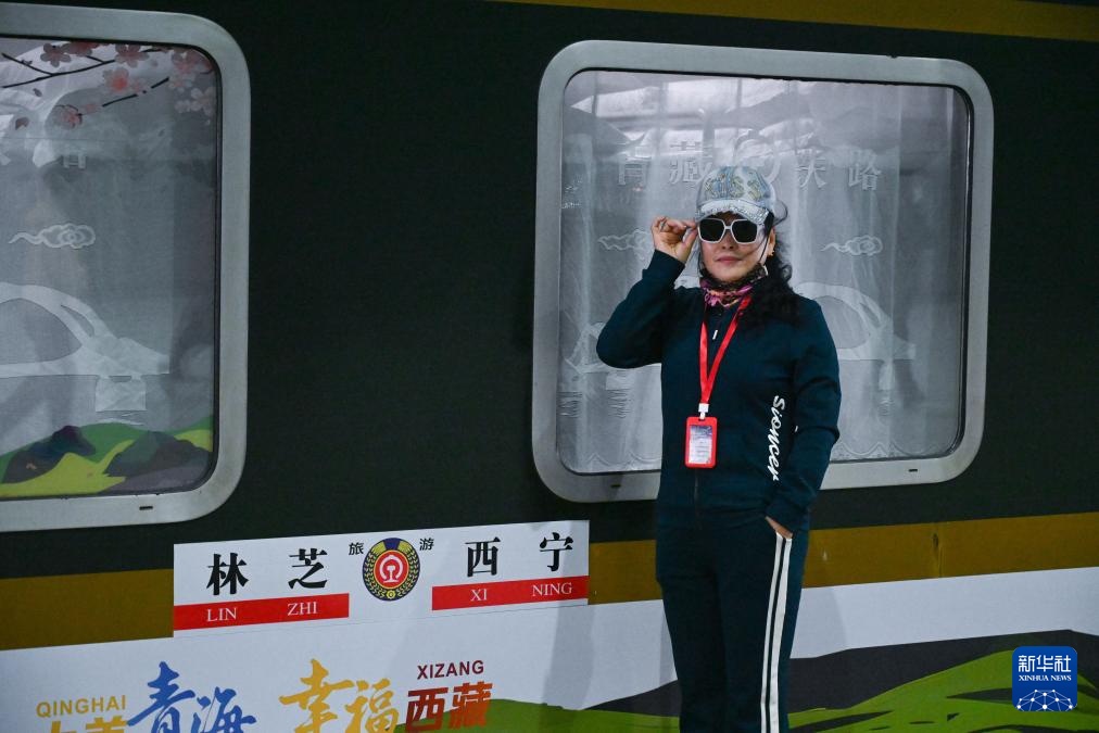 青藏铁路开行2025年首列入藏旅游专列