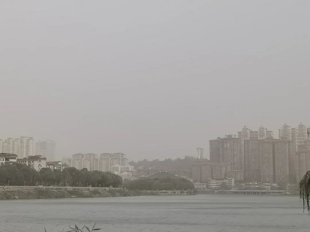 大风！沙尘！已抵达成都、广元，四川这波沙尘将持续多久？