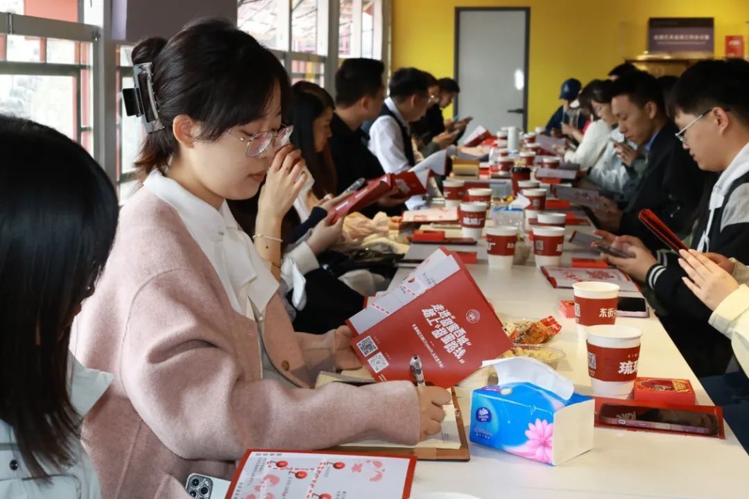 甜蜜路线首迎“体验官”!西城青年探秘婚俗新风尚 甜蜜路线首迎“体验官”!西城青年探秘婚俗新风尚