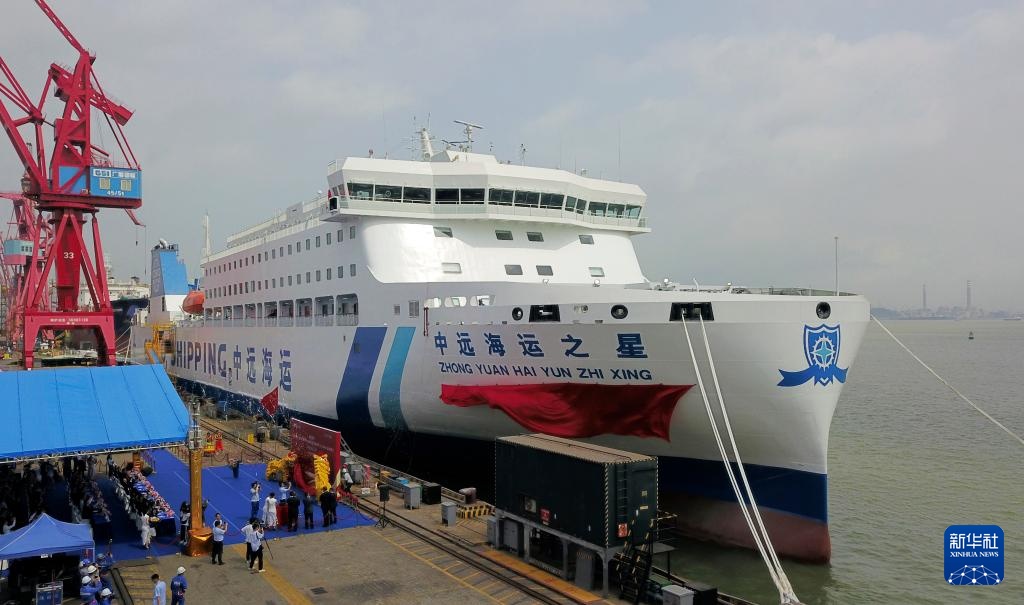 厦门对台直航新一代客滚船交付