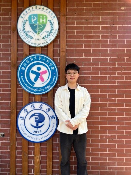 30分钟跪地按压+两次AED除颤，重庆医学生旅行途中救人一命