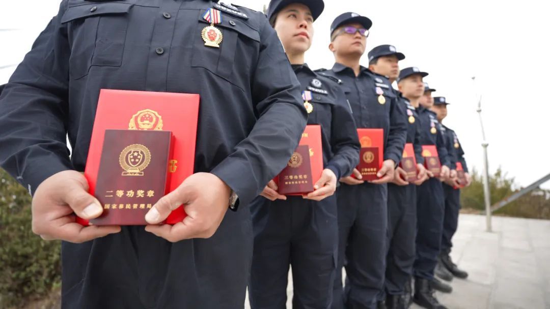 “爸爸，你疼吗？”