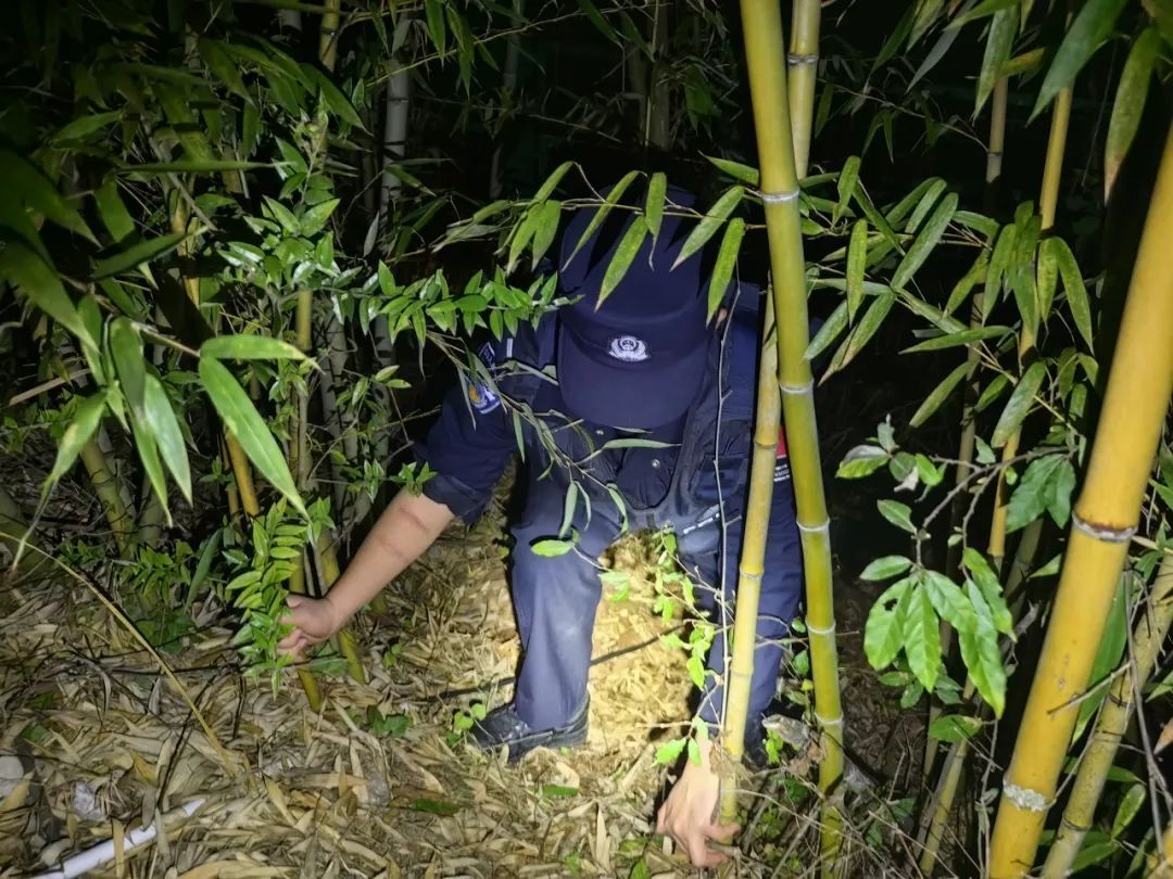 “爸爸，你疼吗？”