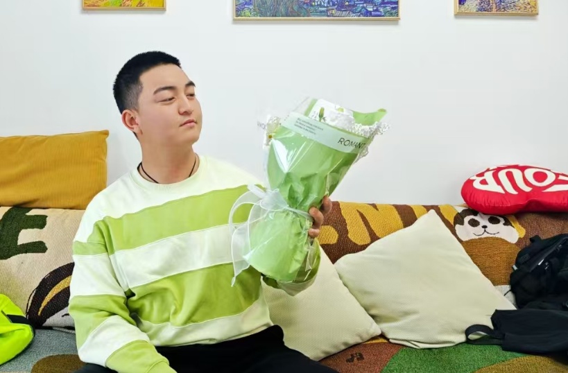 杭州街头,帅小伙一个动作被意外曝光!本人找到了! 杭州街头,帅小伙一个动作被意外曝光!本人找到了!