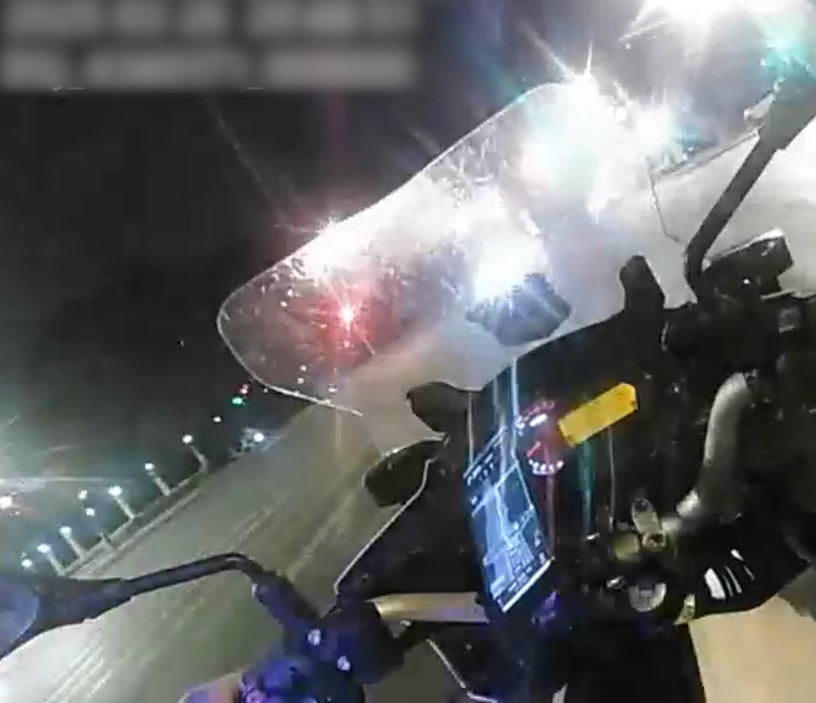 杭州街头,帅小伙一个动作被意外曝光!本人找到了! 杭州街头,帅小伙一个动作被意外曝光!本人找到了!