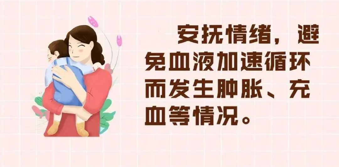 人形石像怀抱里，“长”出一个真娃娃!