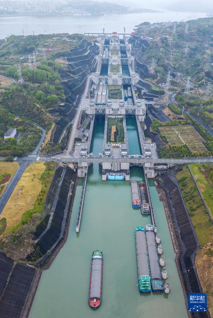 三峡船闸累计货运量达22亿吨 三峡船闸累计货运量达22亿吨