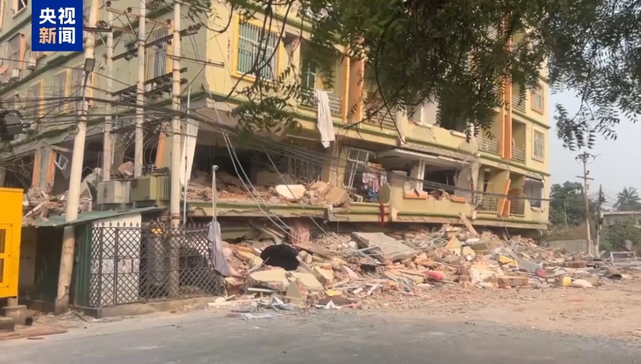 现场直击丨记者在缅甸强震震中采访再遭余震 现场直击丨记者在缅甸强震震中采访再遭余震