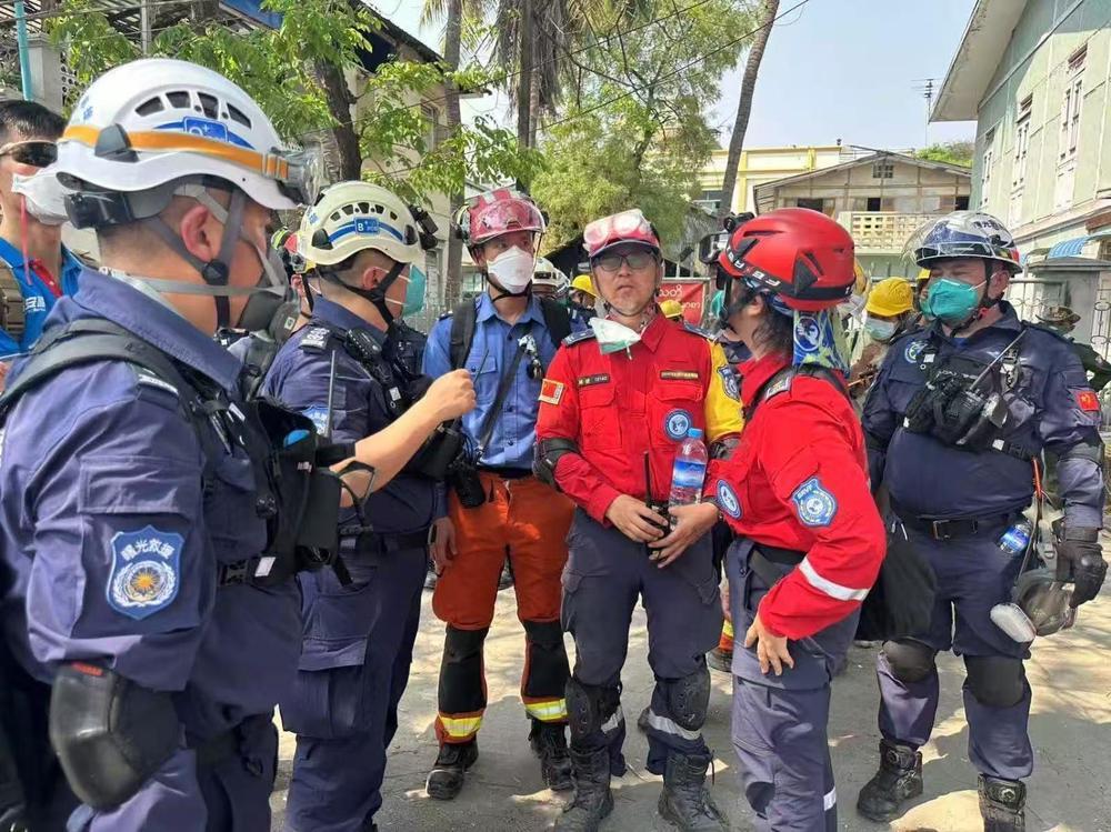 驰援缅甸 中国香港特区救援队在灾区持续搜救