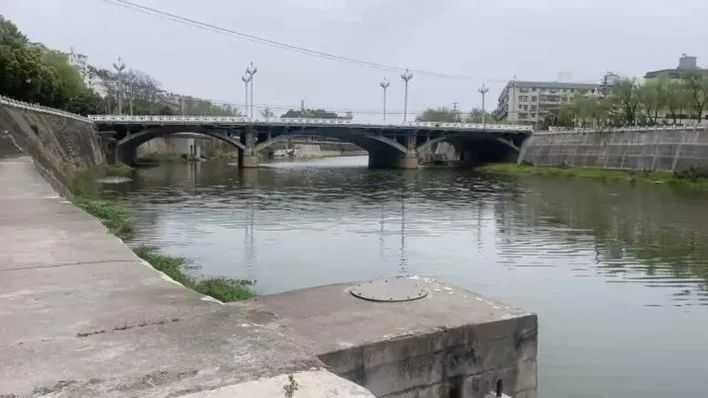 痛惜!44岁外卖员凌晨跳水救人,不幸牺牲 痛惜!44岁外卖员凌晨跳水救人,不幸牺牲